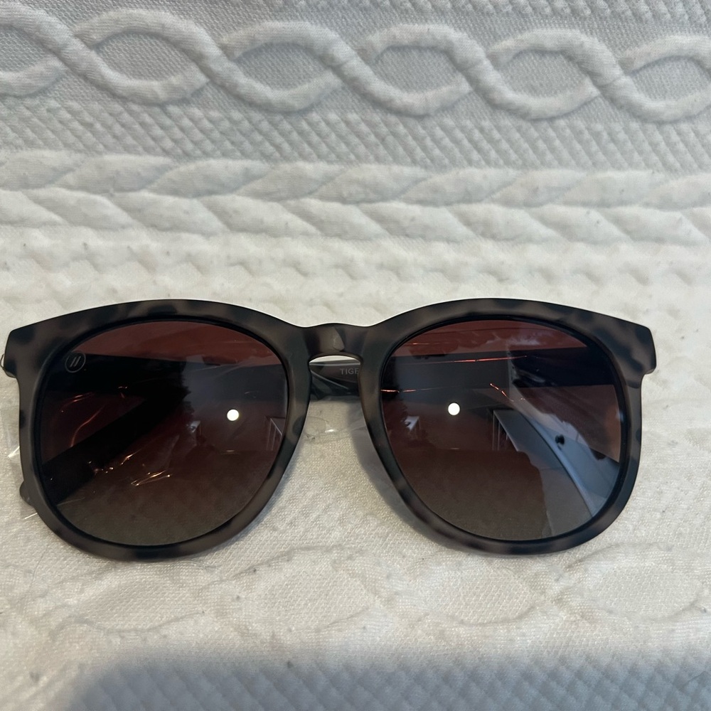 Polarized Tiger Mark Blender Sunglasses
